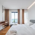 Serenity Luxury Lakeside Manor By Pik Host 别墅
