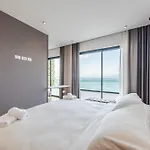 Serenity Luxury Lakeside Manor By Pik Host Široka
