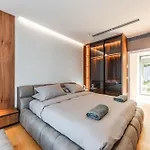 Serenity Luxury Lakeside Manor By Pik Host 别墅