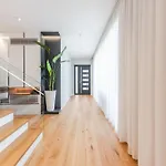 Serenity Luxury Lakeside Manor By Pik Host Široka