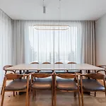 Serenity Luxury Lakeside Manor By Pik Host *