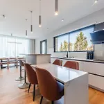 Serenity Luxury Lakeside Manor By Pik Host