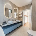 Serenity Luxury Lakeside Manor By Pik Host *