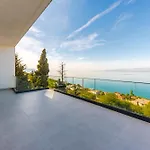 Serenity Luxury Lakeside Manor By Pik Host