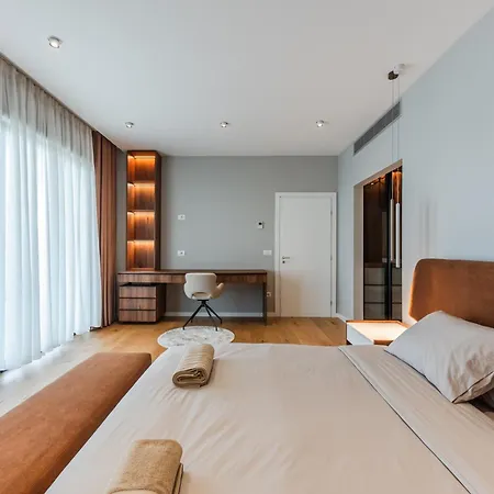 Βίλα Serenity Luxury Lakeside Manor By Pik Host