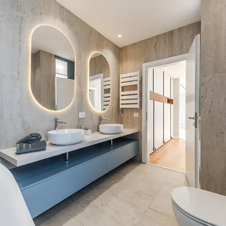Serenity Luxury Lakeside Manor By Pik Host *