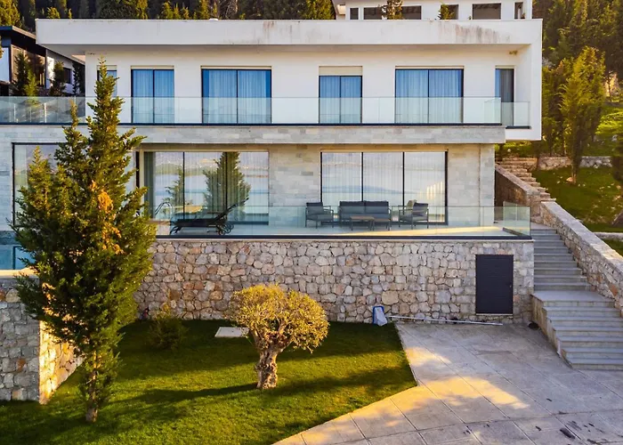 Serenity Luxury Lakeside Manor By Pik Host Вилла