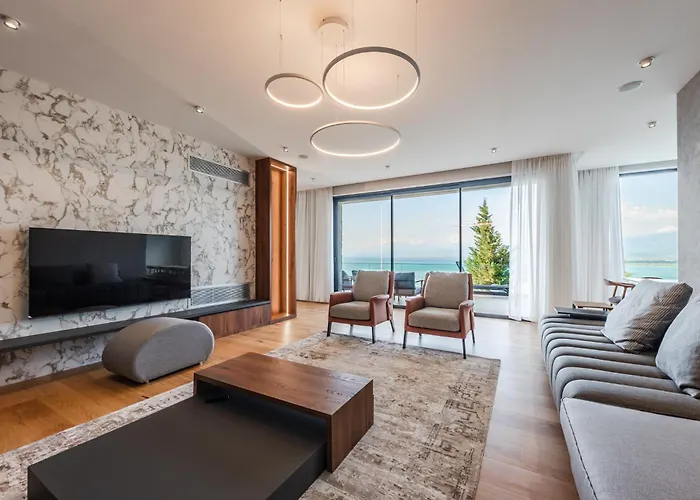 Serenity Luxury Lakeside Manor By Pik Host * Shiroka