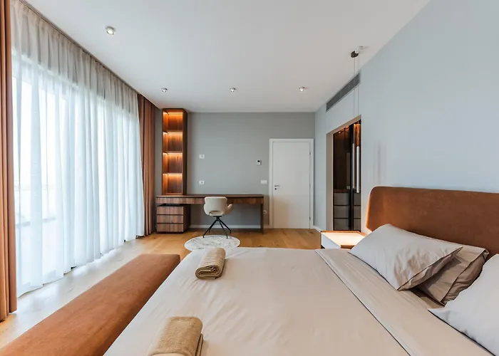 Вилла Serenity Luxury Lakeside Manor By Pik Host