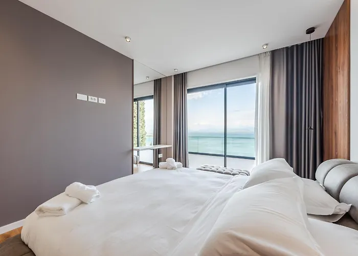 Serenity Luxury Lakeside Manor By Pik Host Shiroka
