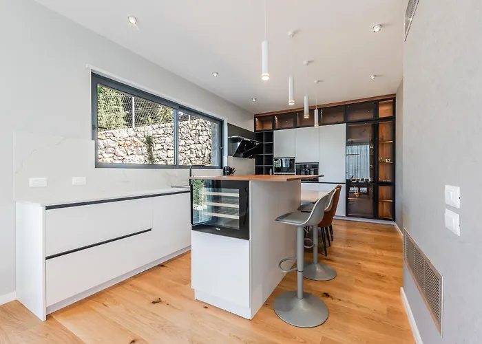 Serenity Luxury Lakeside Manor By Pik Host Вилла Shiroka