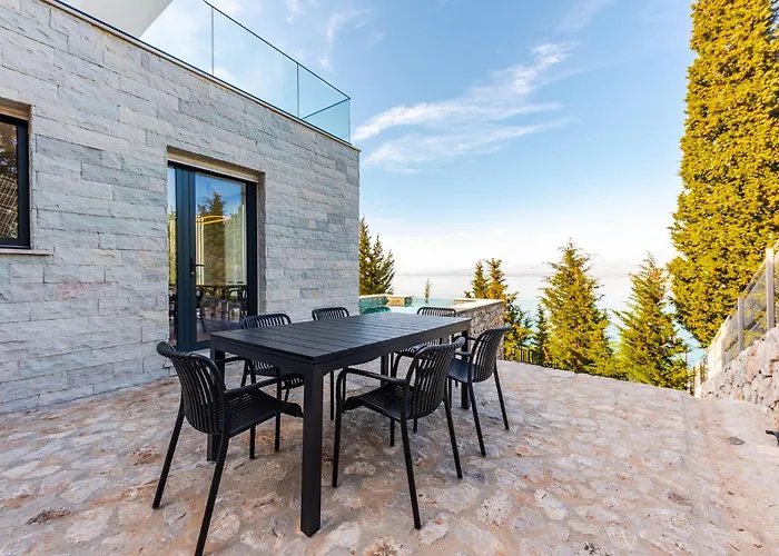 Вилла Serenity Luxury Lakeside Manor By Pik Host *