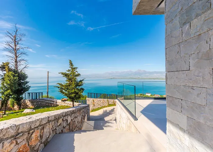 Serenity Luxury Lakeside Manor By Pik Host Вилла Shiroka
