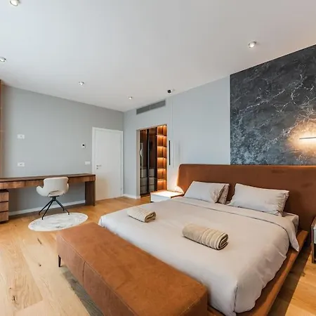 Serenity Luxury Lakeside Manor By Pik Host *