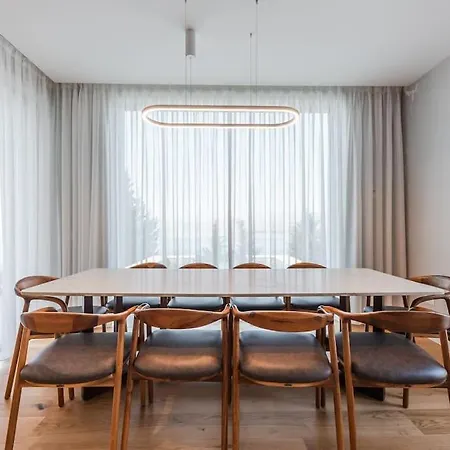 Serenity Luxury Lakeside Manor By Pik Host *