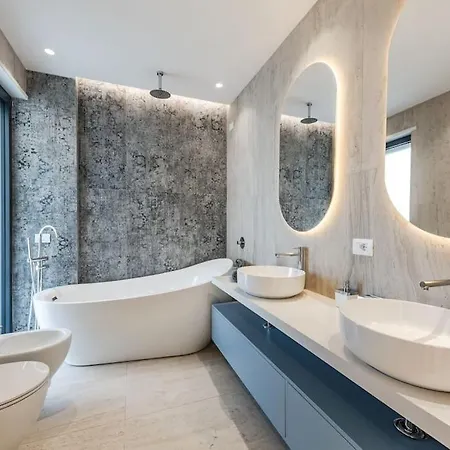 Villa Serenity Luxury Lakeside Manor