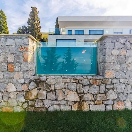Serenity Luxury Lakeside Manor