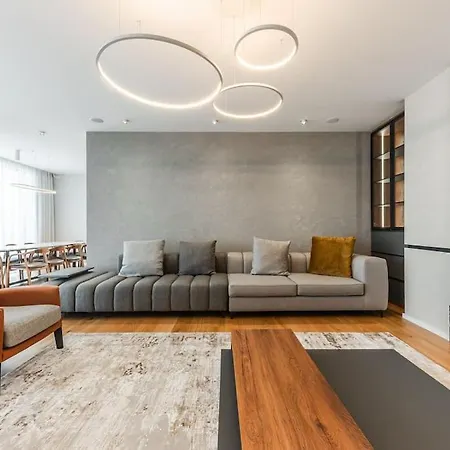 Вилла Serenity Luxury Lakeside Manor By Pik Host *