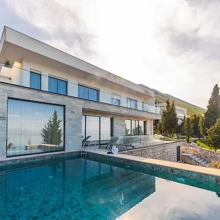 Serenity Luxury Lakeside Manor Villa