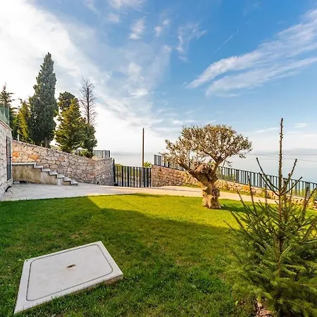 Serenity Luxury Lakeside Manor Villa