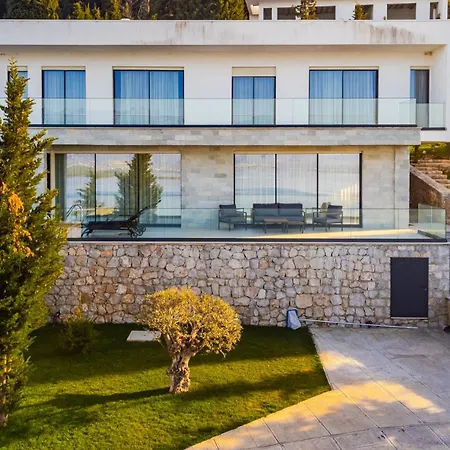 Serenity Luxury Lakeside Manor By Pik Host Vila