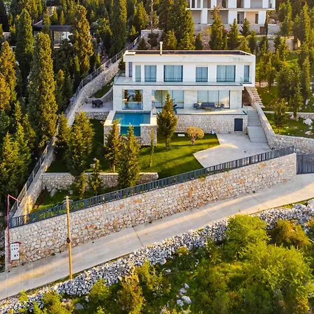 Vila Serenity Luxury Lakeside Manor By Pik Host