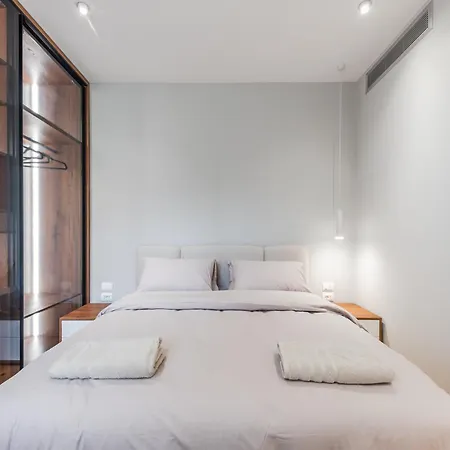 Vila Serenity Luxury Lakeside Manor By Pik Host
