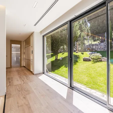 Vila Serenity Luxury Lakeside Manor By Pik Host