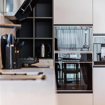 Вилла Serenity Luxury Lakeside Manor By Pik Host *