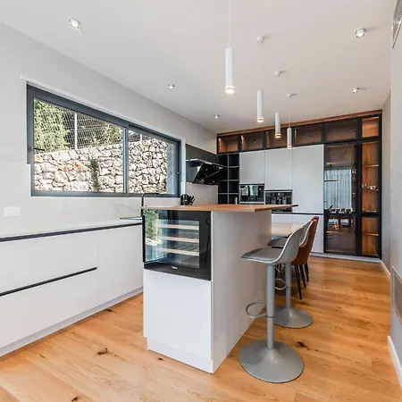 Serenity Luxury Lakeside Manor By Pik Host Вилла Shiroka