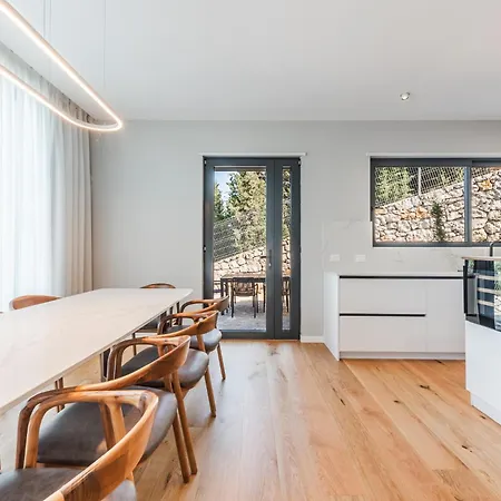 Vila Serenity Luxury Lakeside Manor By Pik Host