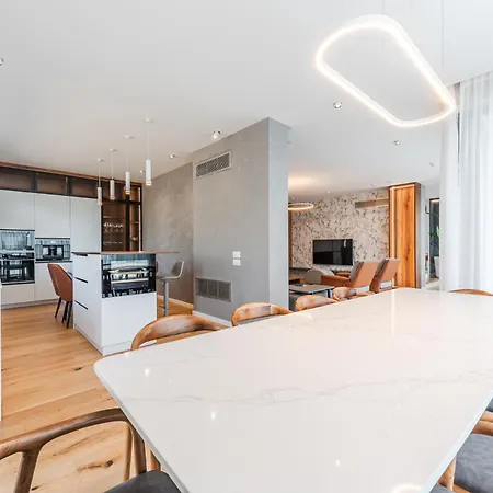 Vila Serenity Luxury Lakeside Manor By Pik Host Široka