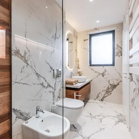 Vila Serenity Luxury Lakeside Manor By Pik Host