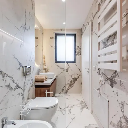 Vila Serenity Luxury Lakeside Manor By Pik Host