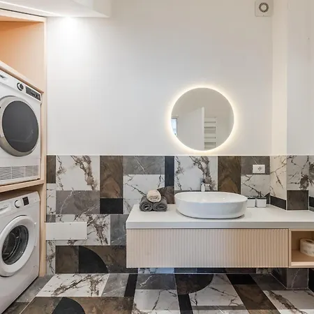 Serenity Luxury Lakeside Manor By Pik Host