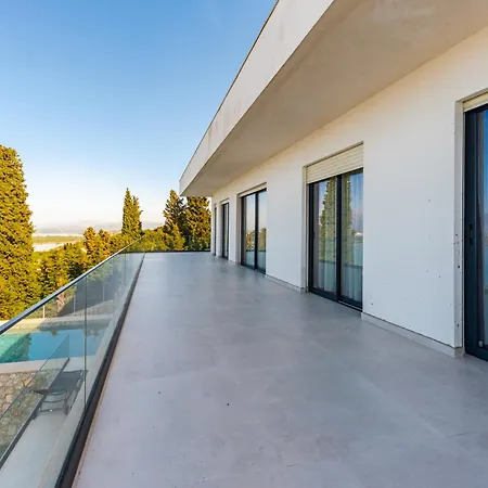 Vila Serenity Luxury Lakeside Manor By Pik Host Široka