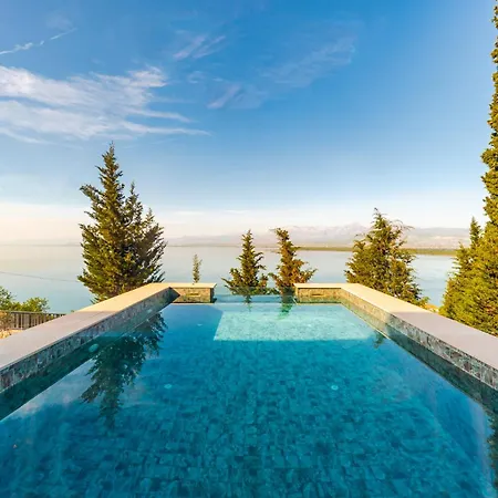Vila Serenity Luxury Lakeside Manor By Pik Host Široka