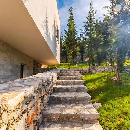 Serenity Luxury Lakeside Manor By Pik Host Široka