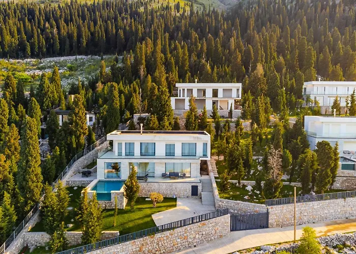 Villa Serenity Luxury Lakeside Manor By Pik Host *