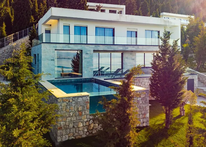 Villa Serenity Luxury Lakeside Manor By Pik Host Široka