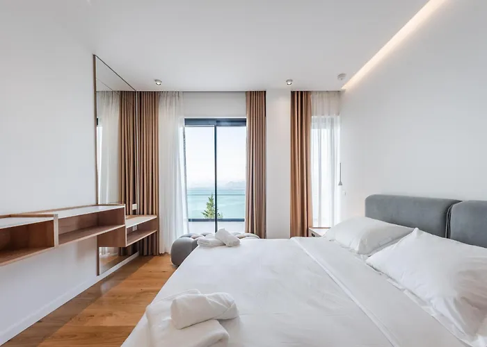 Serenity Luxury Lakeside Manor By Pik Host Villa