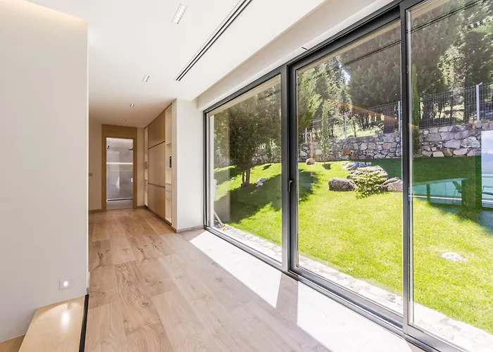 빌라 Serenity Luxury Lakeside Manor By Pik Host