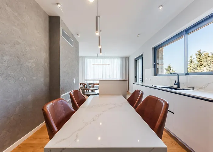 빌라 Serenity Luxury Lakeside Manor By Pik Host