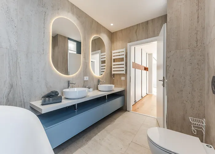 Serenity Luxury Lakeside Manor By Pik Host *