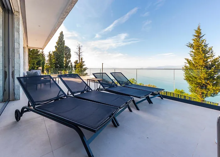 Villa Serenity Luxury Lakeside Manor By Pik Host *