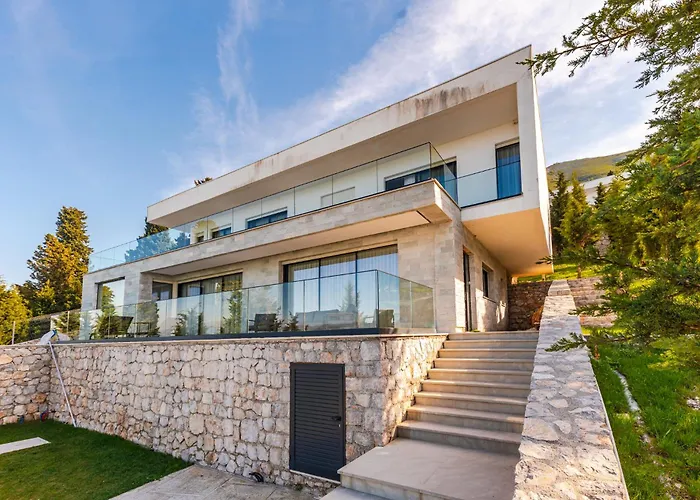 Villa Serenity Luxury Lakeside Manor By Pik Host Široka